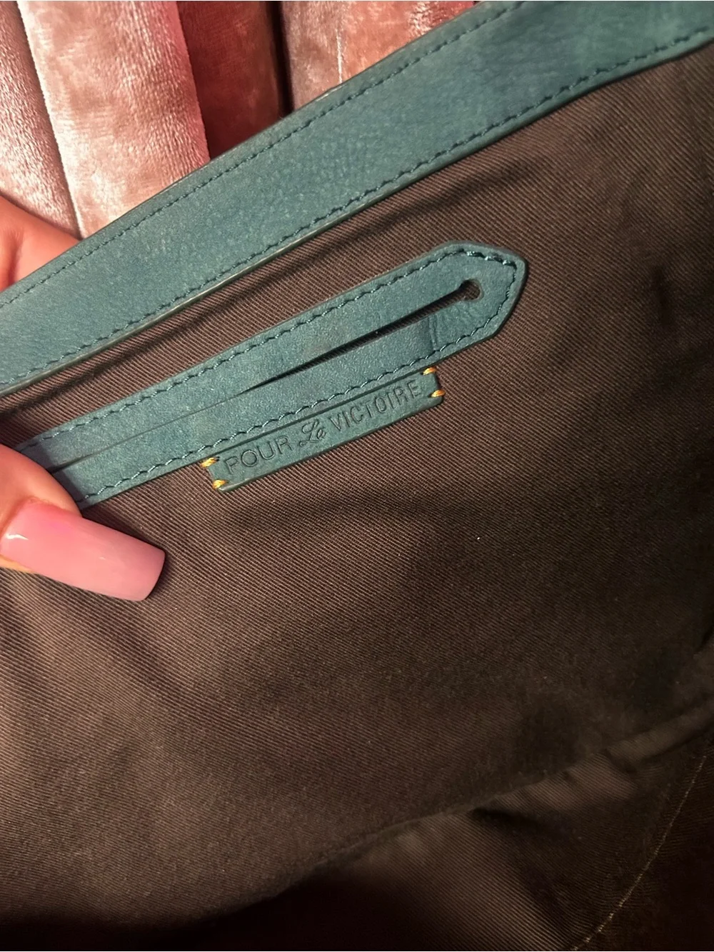 Pour La Victoire stylish taupe